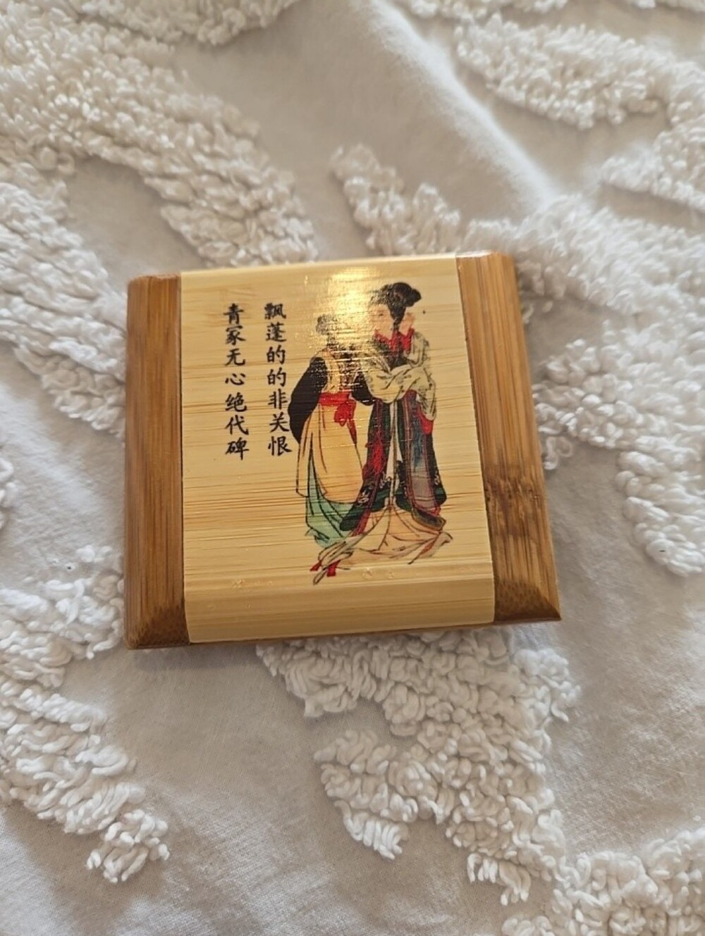 Vintage Bamboo Compact Mirror with Traditional Illustration And Comb